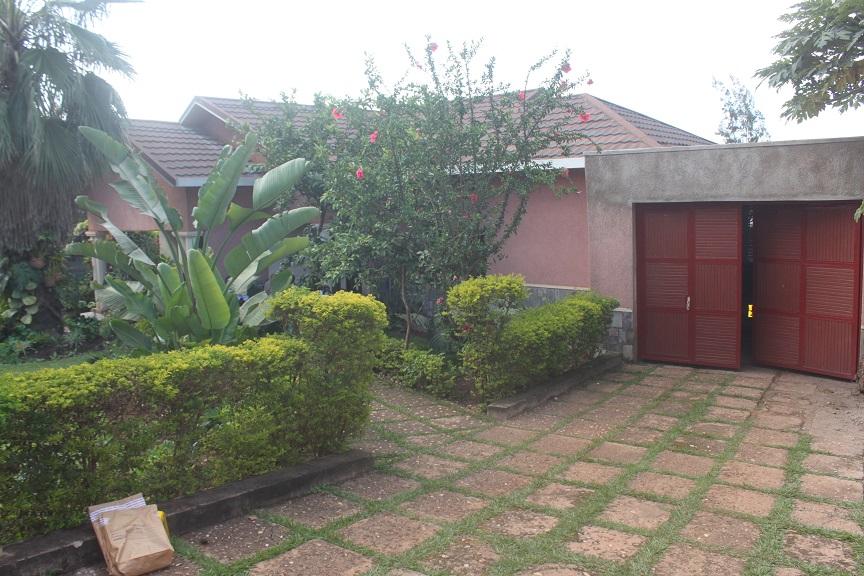 Iribagiza Christine yabaga munzu wenyine kuko umwana we ubu ari mu Bubiligi